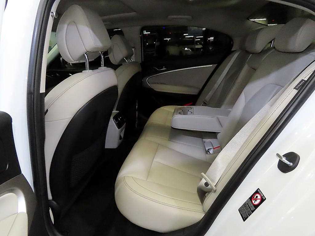 Genesis G70 - Vista 7