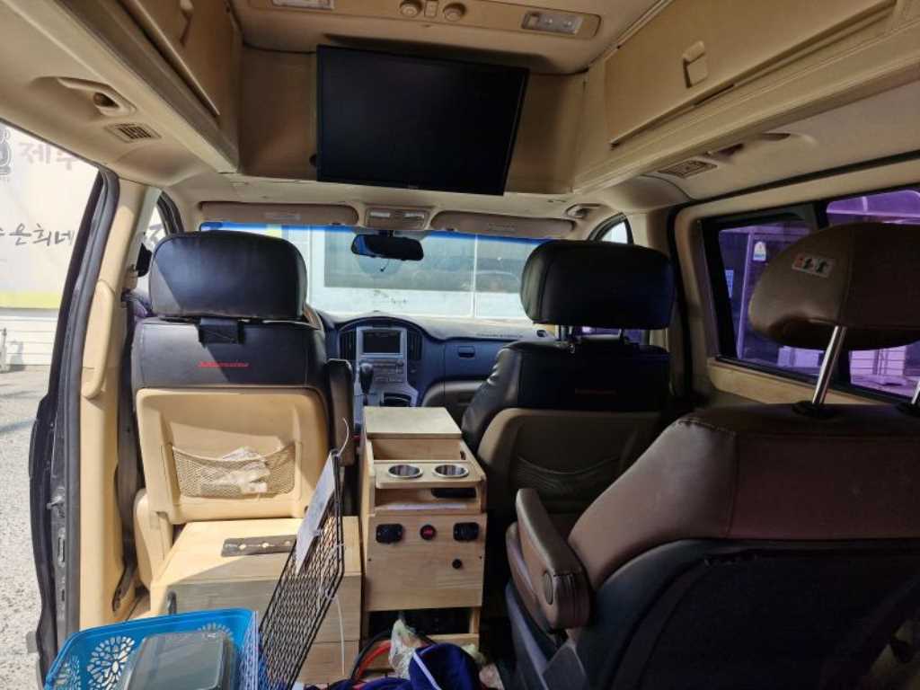 HYUNDAI Starex - Vista 6