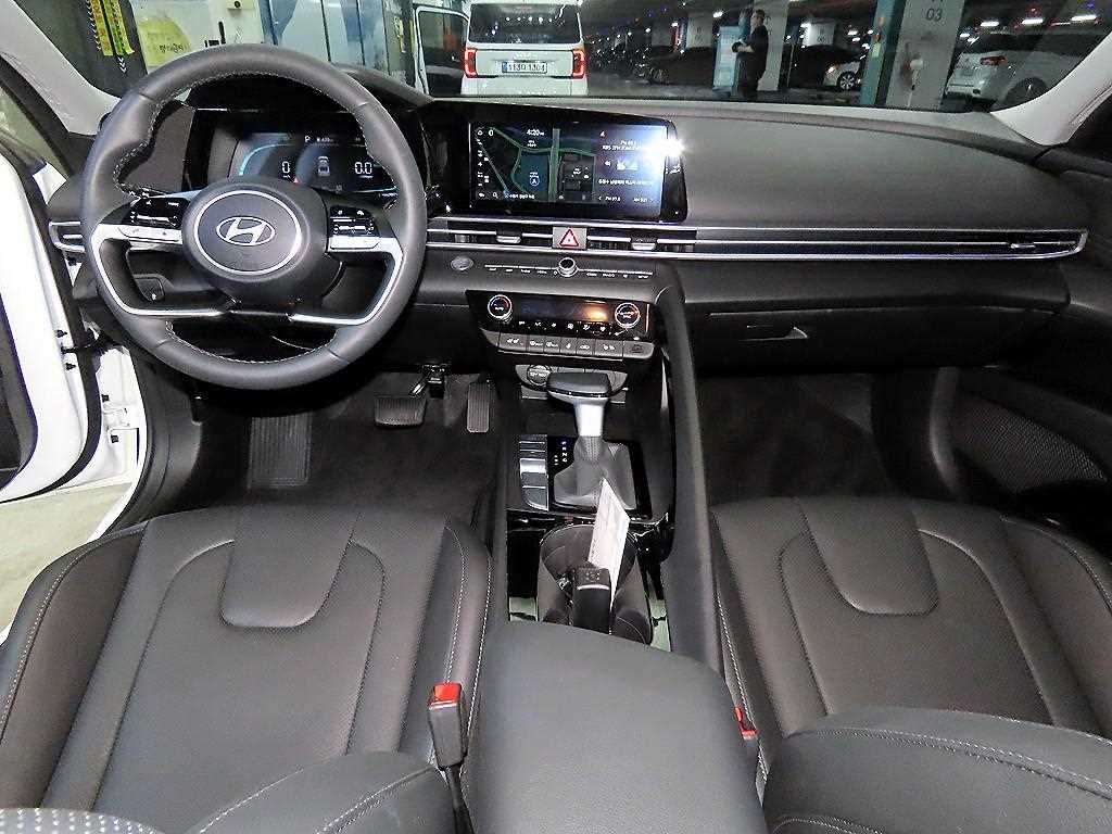 HYUNDAI Avante - Vista 10