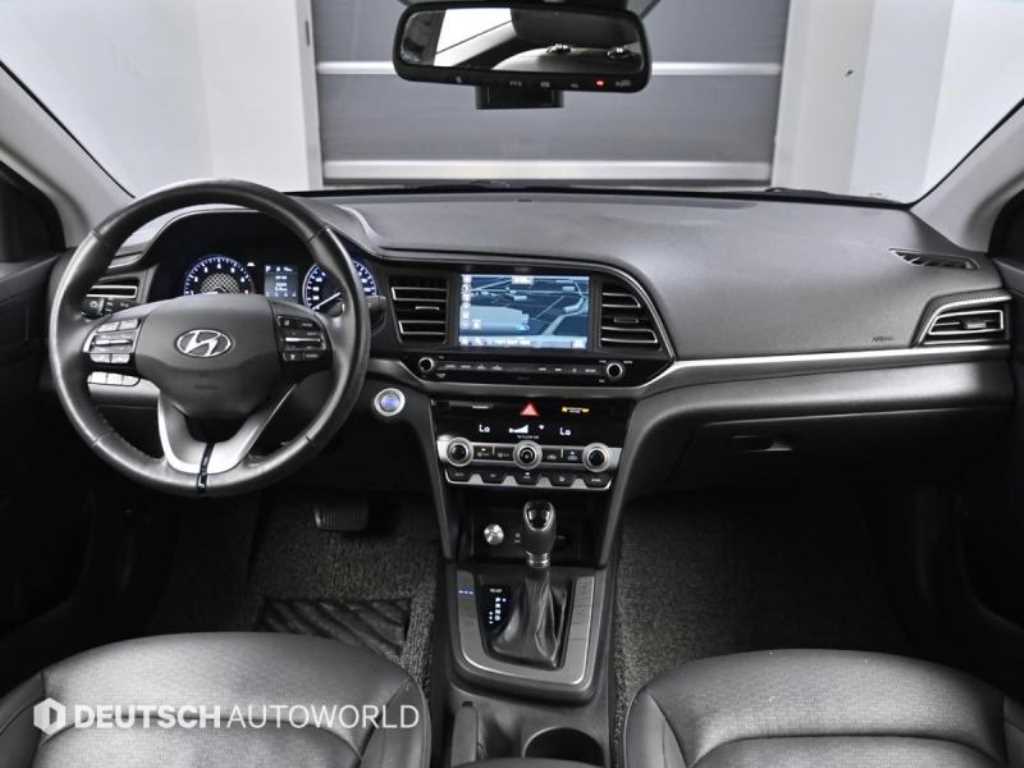 HYUNDAI Avante - Vista 5