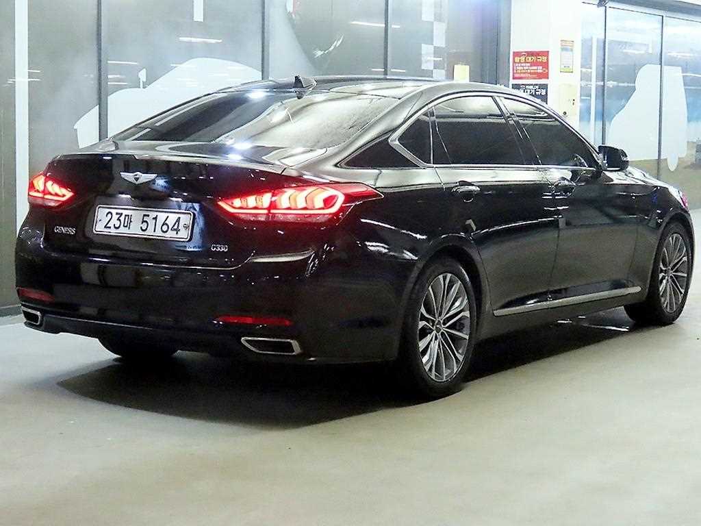 HYUNDAI Genesis - Vista 4