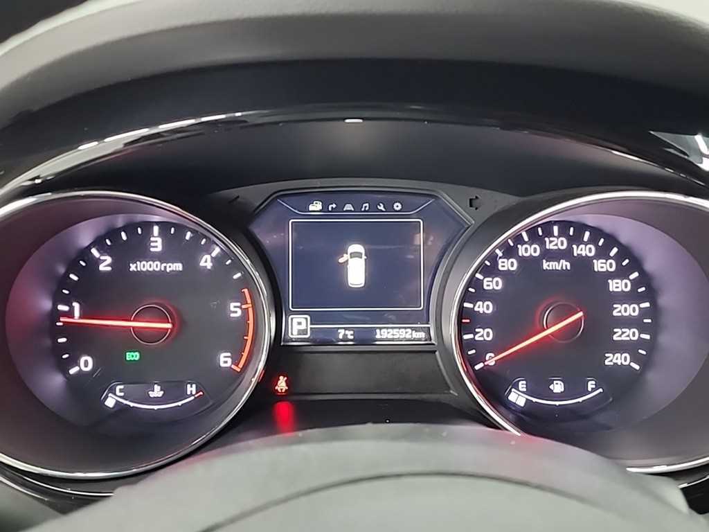 KIA Carnival - Vista 6