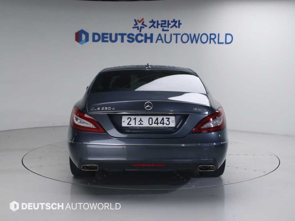 Mercedes Benz CLS Class - Vista 4