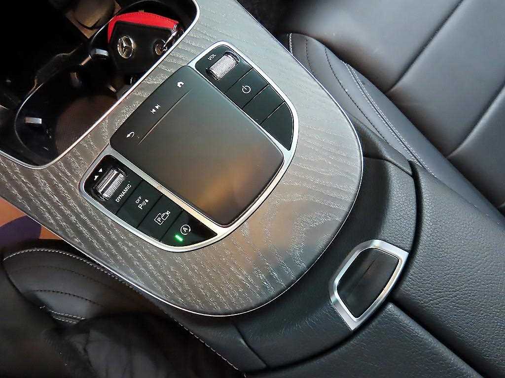 Mercedes Benz E class - Vista 12