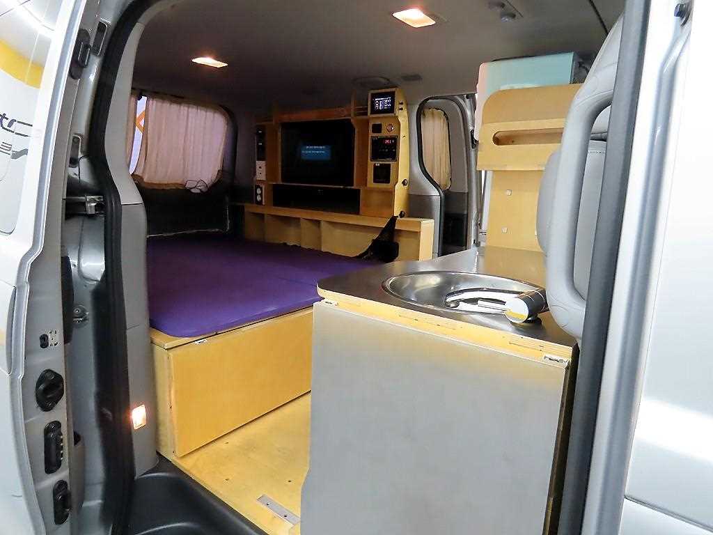 HYUNDAI Starex - Vista 3