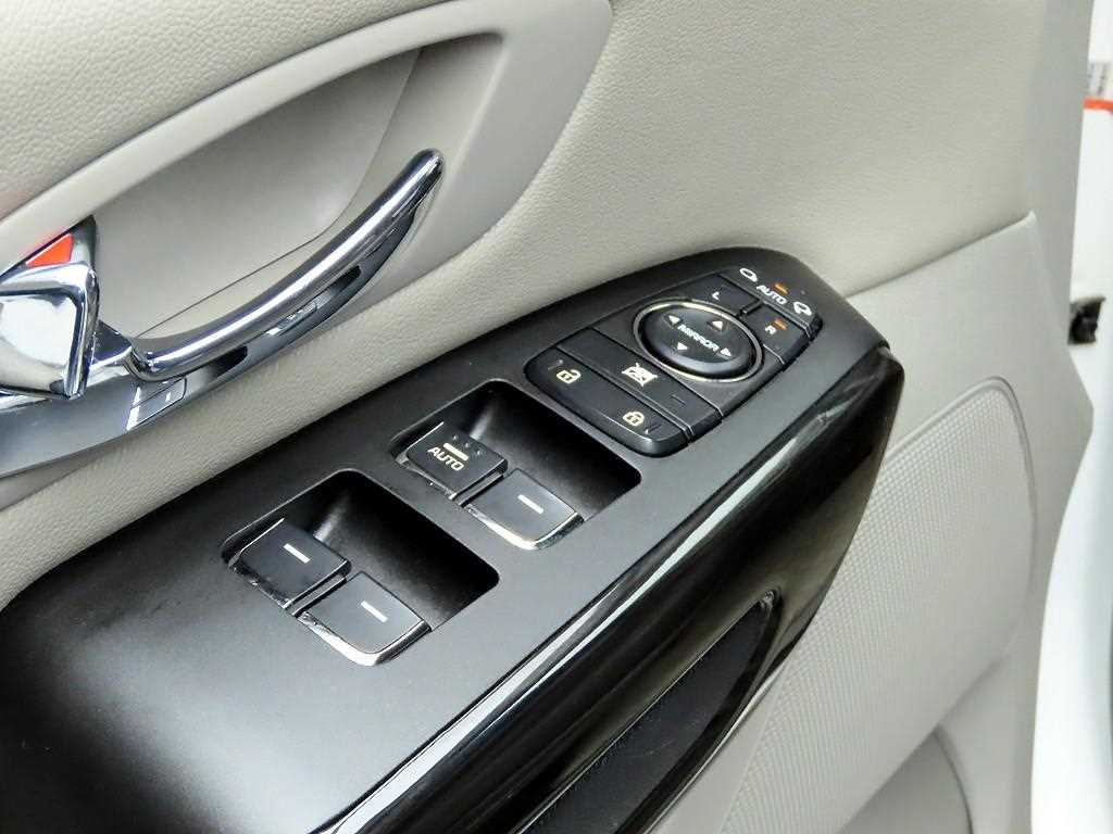 KIA Carnival - Vista 11