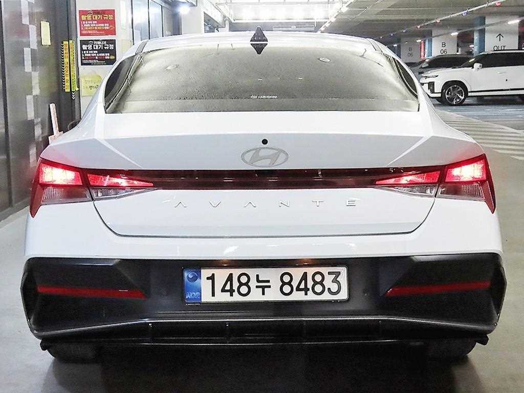 HYUNDAI Avante - Vista 5