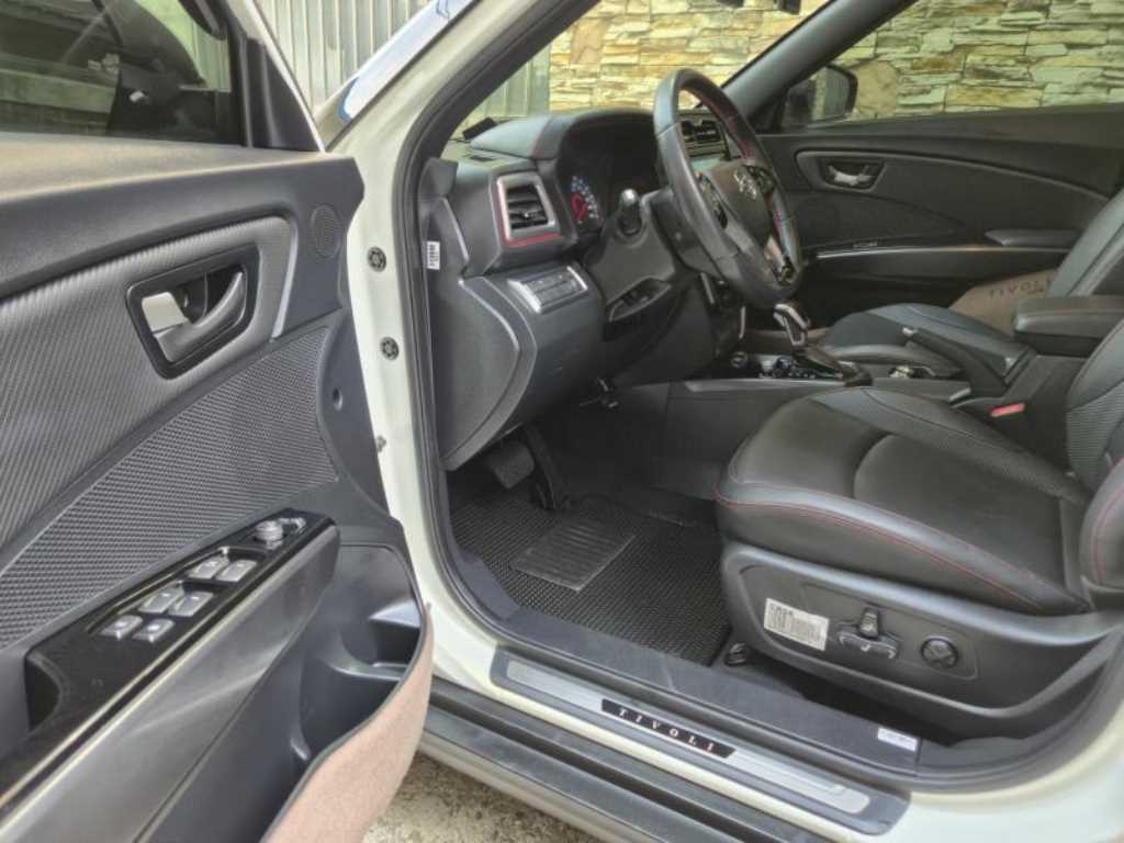 Ssangyong Tivoli - Vista 8