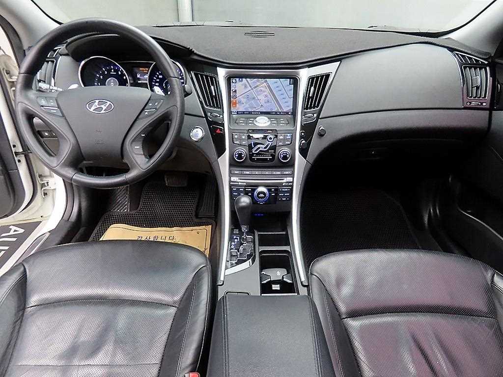 HYUNDAI Sonata - Vista 7