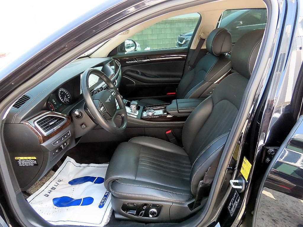 Genesis G90 - Vista 5