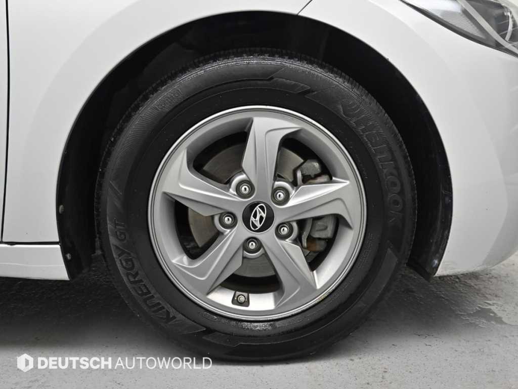 HYUNDAI Avante - Vista 5