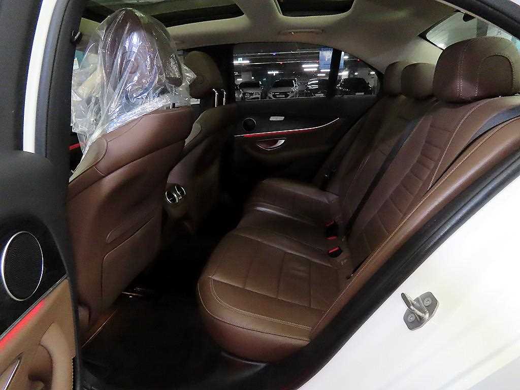 Mercedes Benz E class - Vista 7