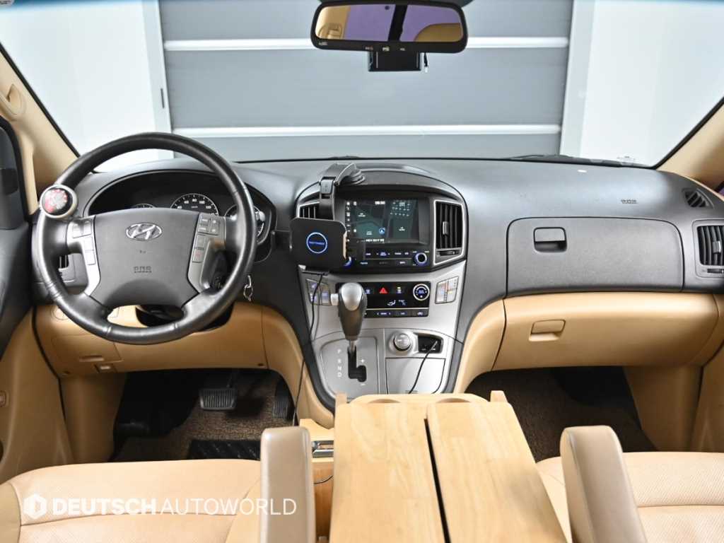HYUNDAI Starex - Vista 7