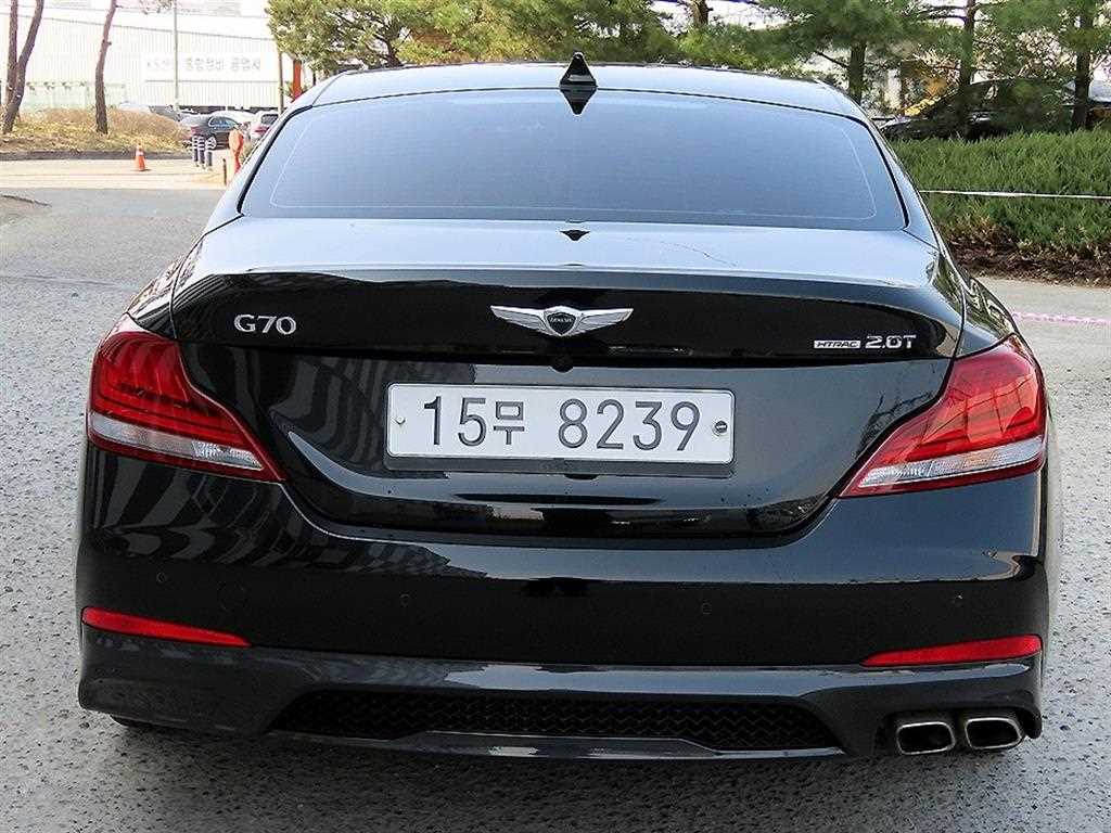 Genesis G70 - Vista 4