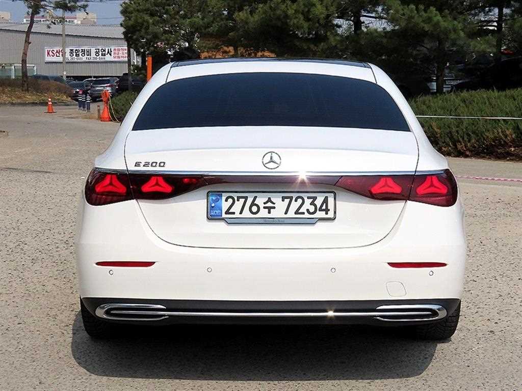 Mercedes Benz E class - Vista 4