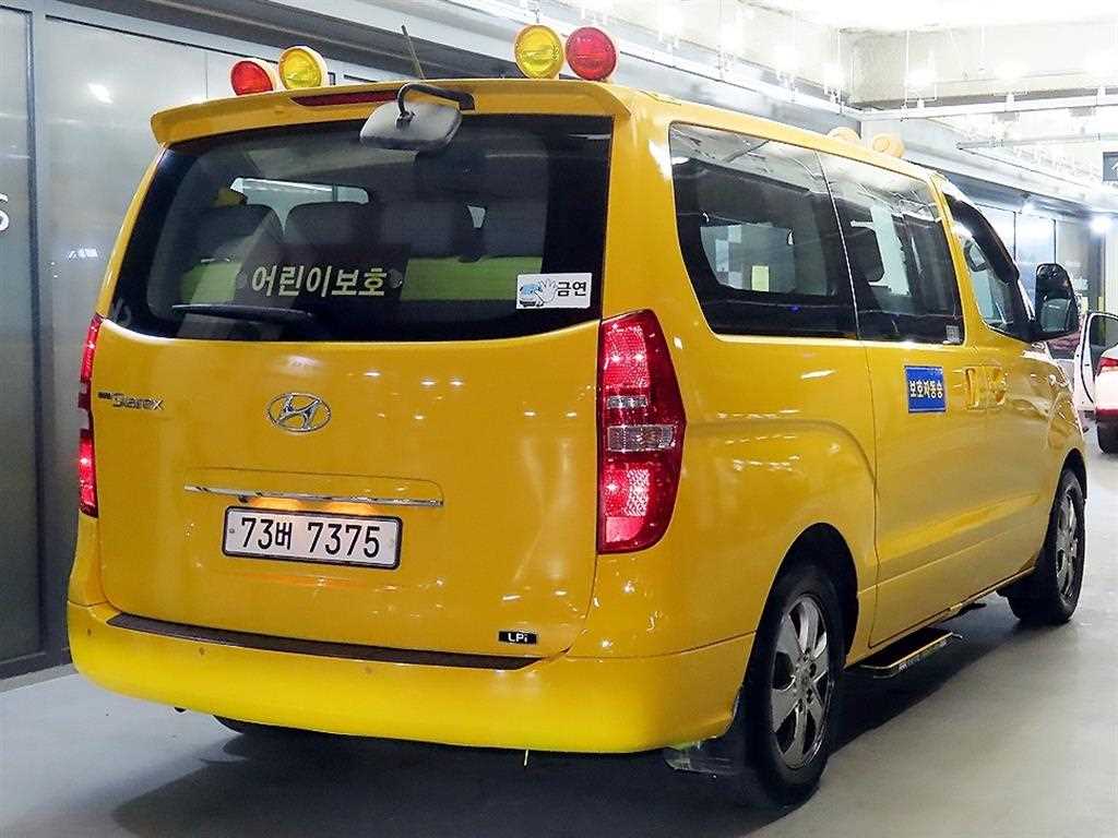 HYUNDAI Starex - Vista 4