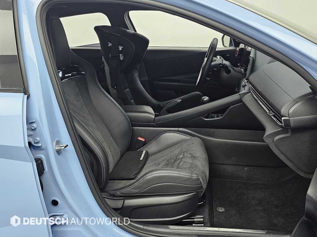 HYUNDAI Avante - Vista 10