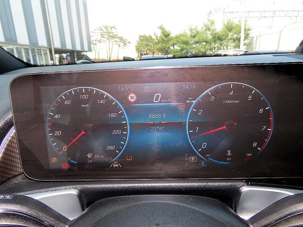 Mercedes Benz GLB Class - Vista 10