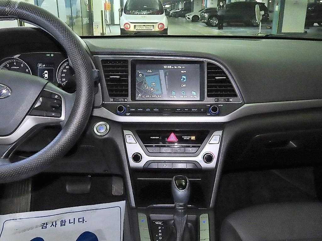 HYUNDAI Avante - Vista 11