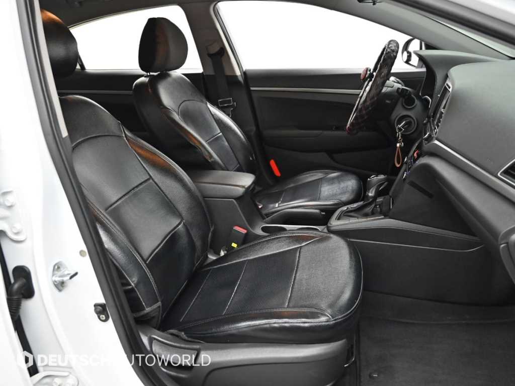 HYUNDAI Avante - Vista 10