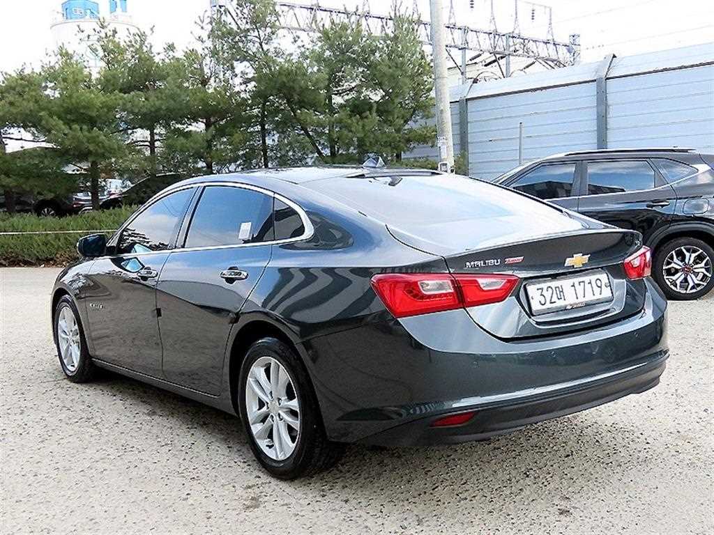 Chevrolet Malibu - Vista 3