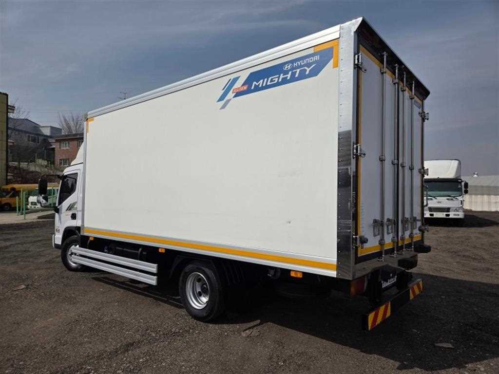 medium and large cargo truck - Vista 4