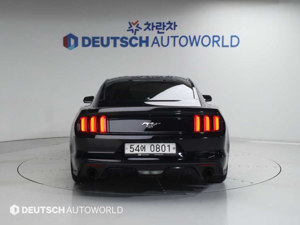 Ford Mustang - Vista 4