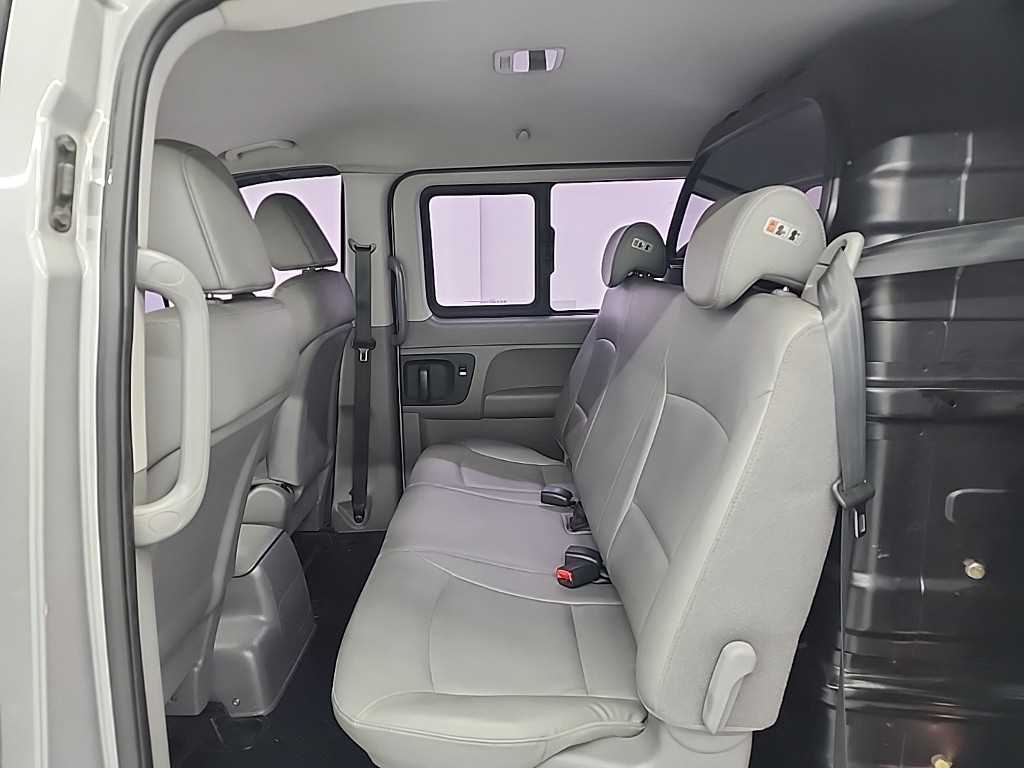 HYUNDAI Starex - Vista 12