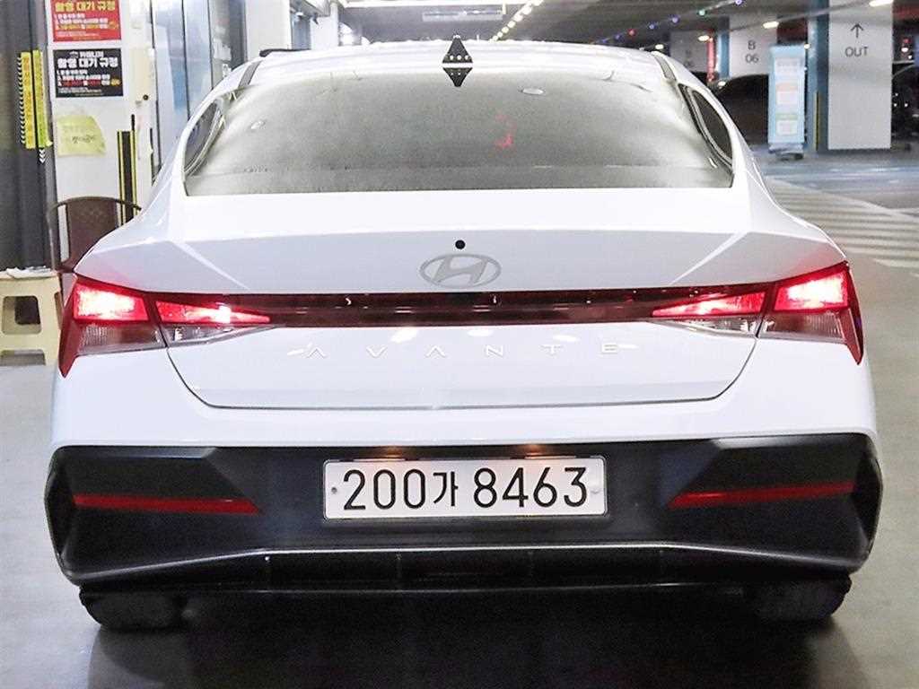 HYUNDAI Avante - Vista 5