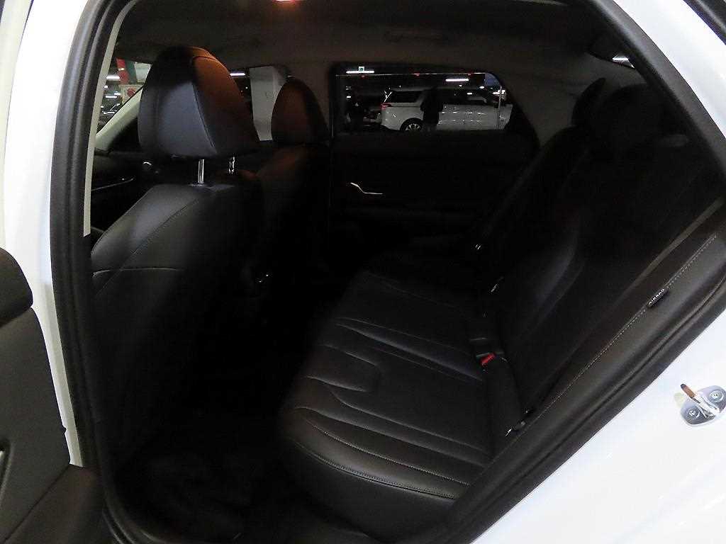 HYUNDAI Avante - Vista 7