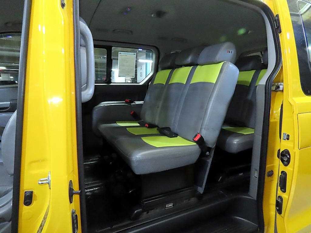 HYUNDAI Starex - Vista 7