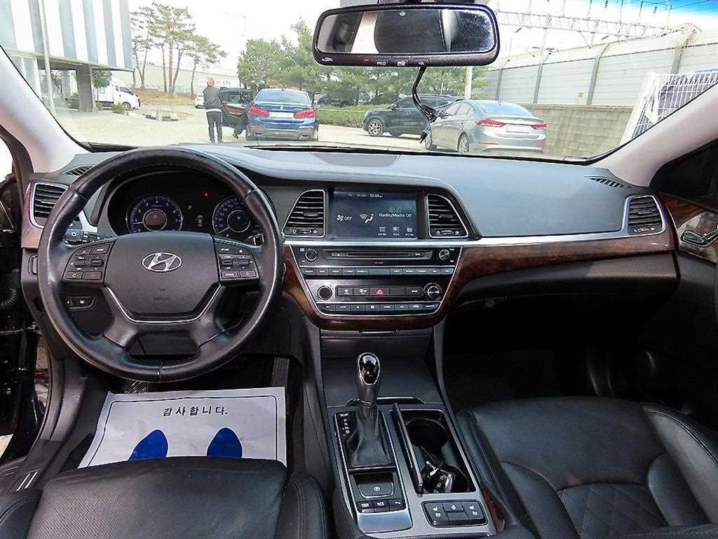 HYUNDAI Aslan - Vista 7