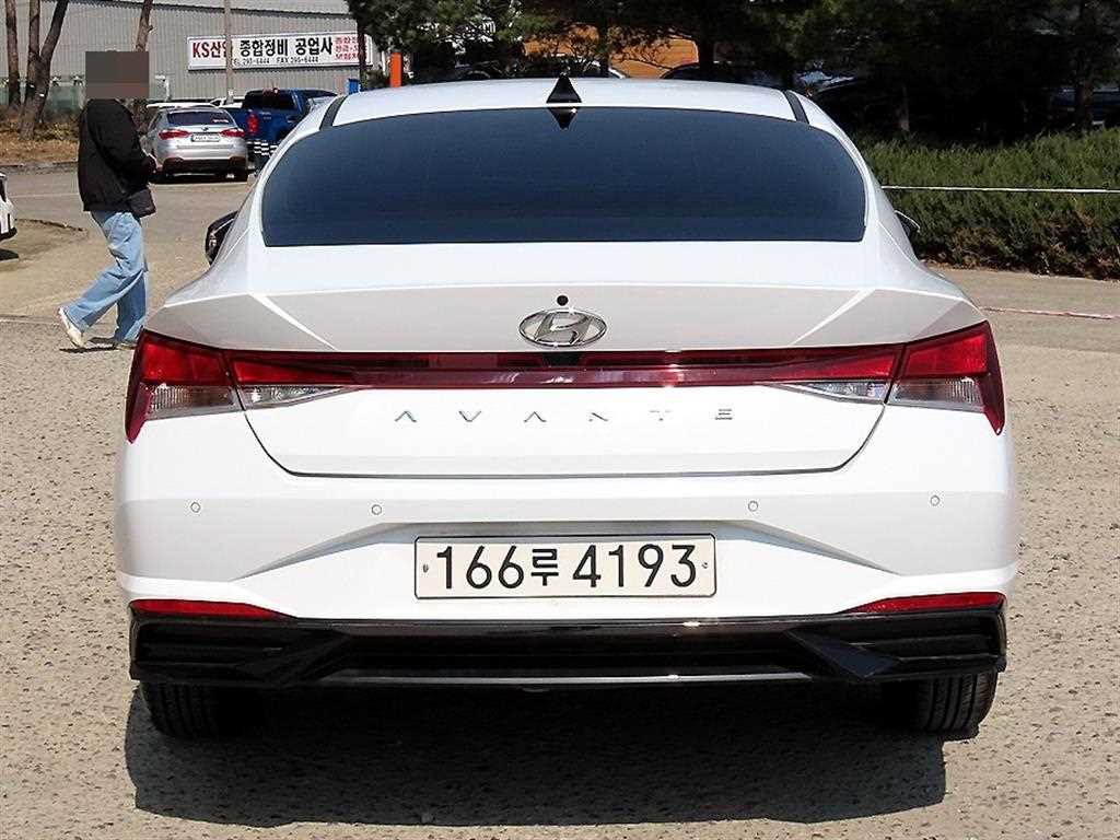 HYUNDAI Avante - Vista 4