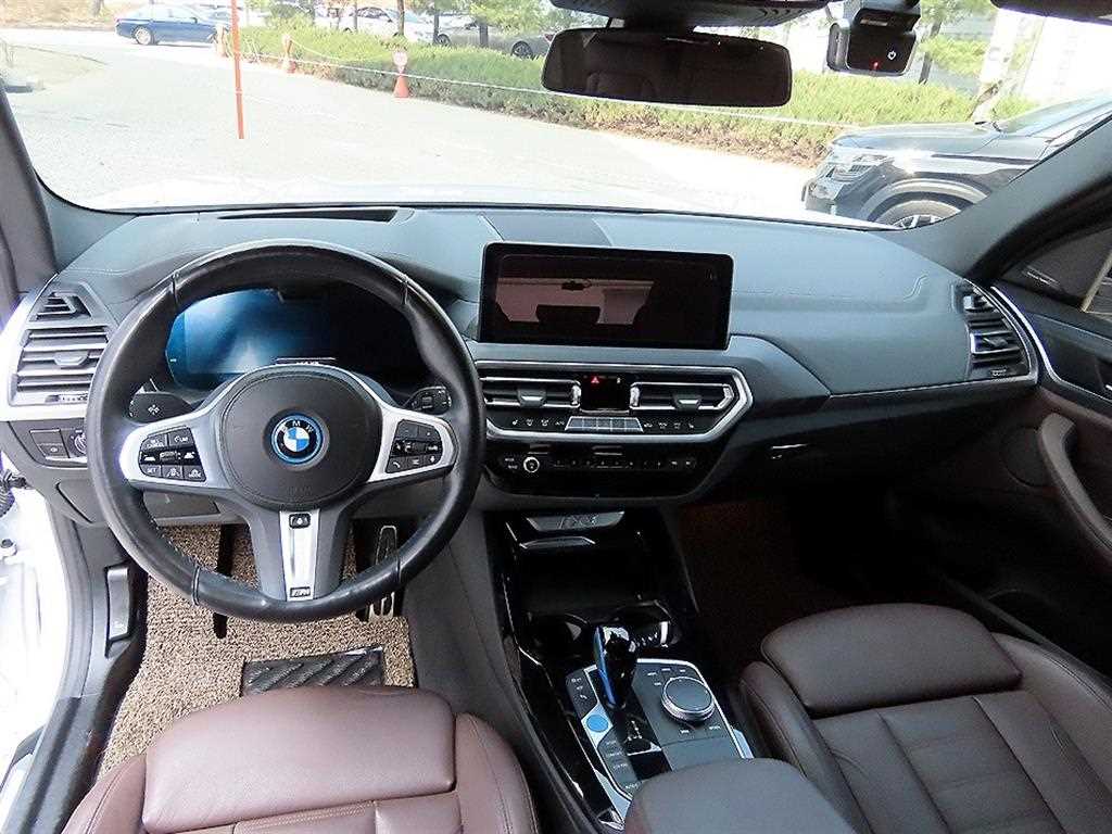 BMW iX3 - Vista 7