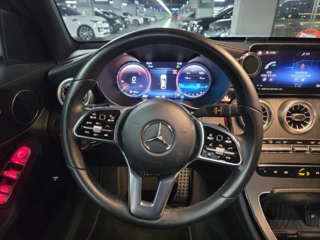 Mercedes Benz GLC Class - Vista 8