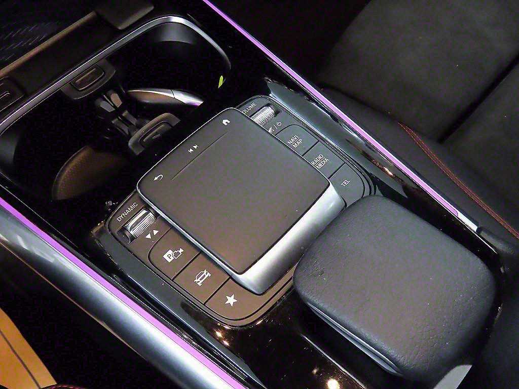 Mercedes Benz GLA Class - Vista 12