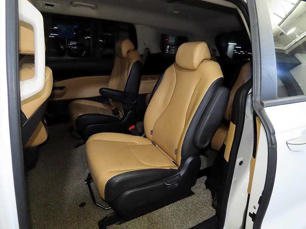 KIA Carnival - Vista 7