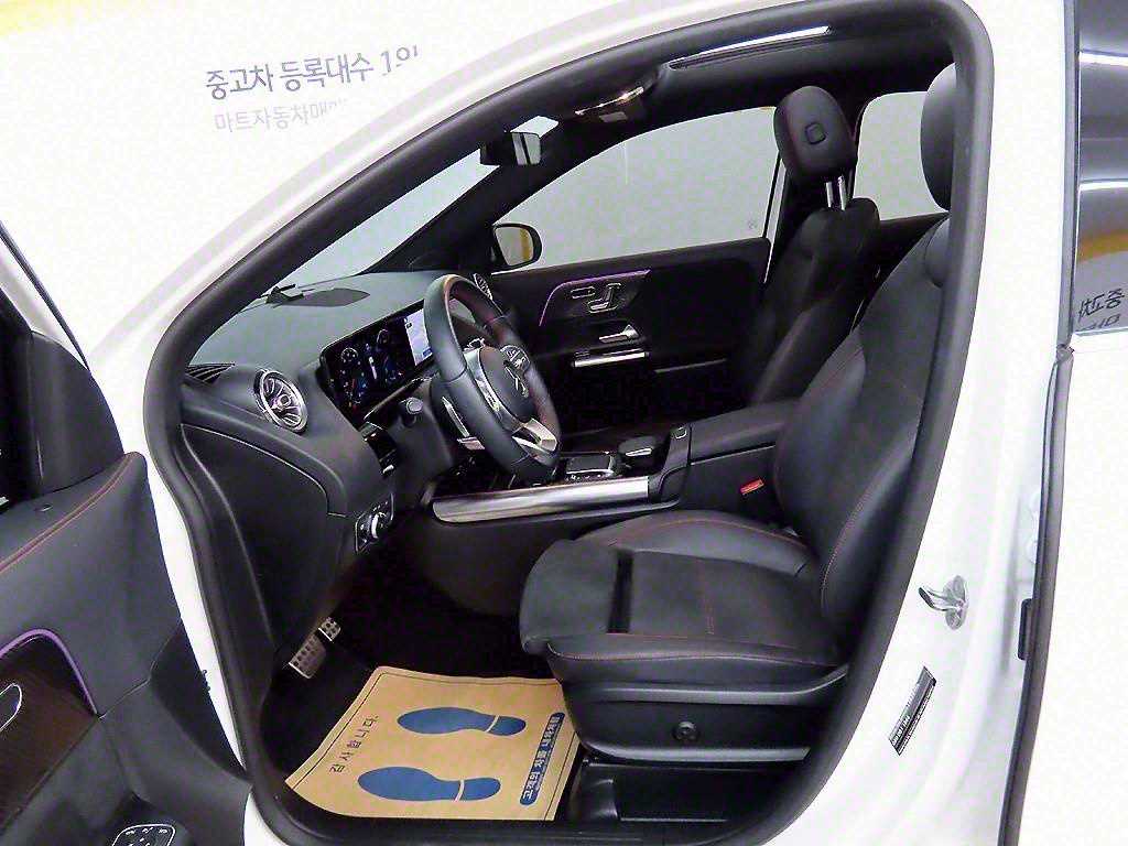 Mercedes Benz GLA Class - Vista 5