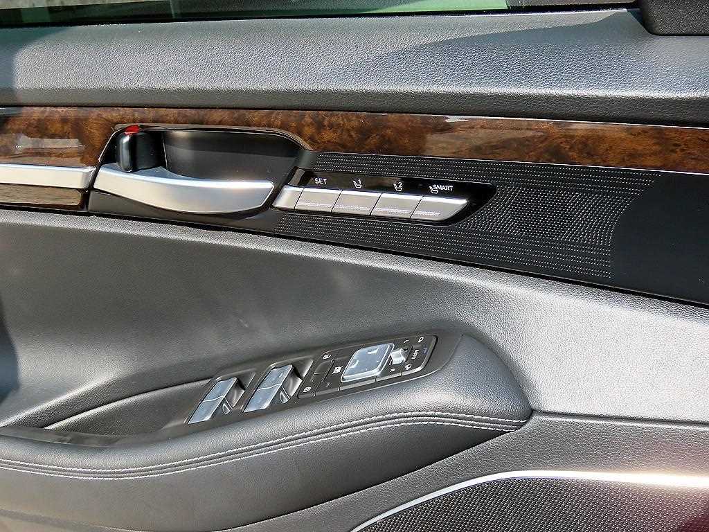 Genesis G90 - Vista 12