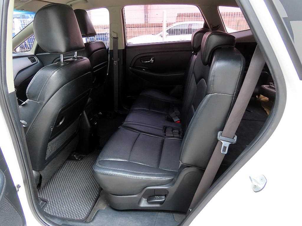 KIA Carens - Vista 6