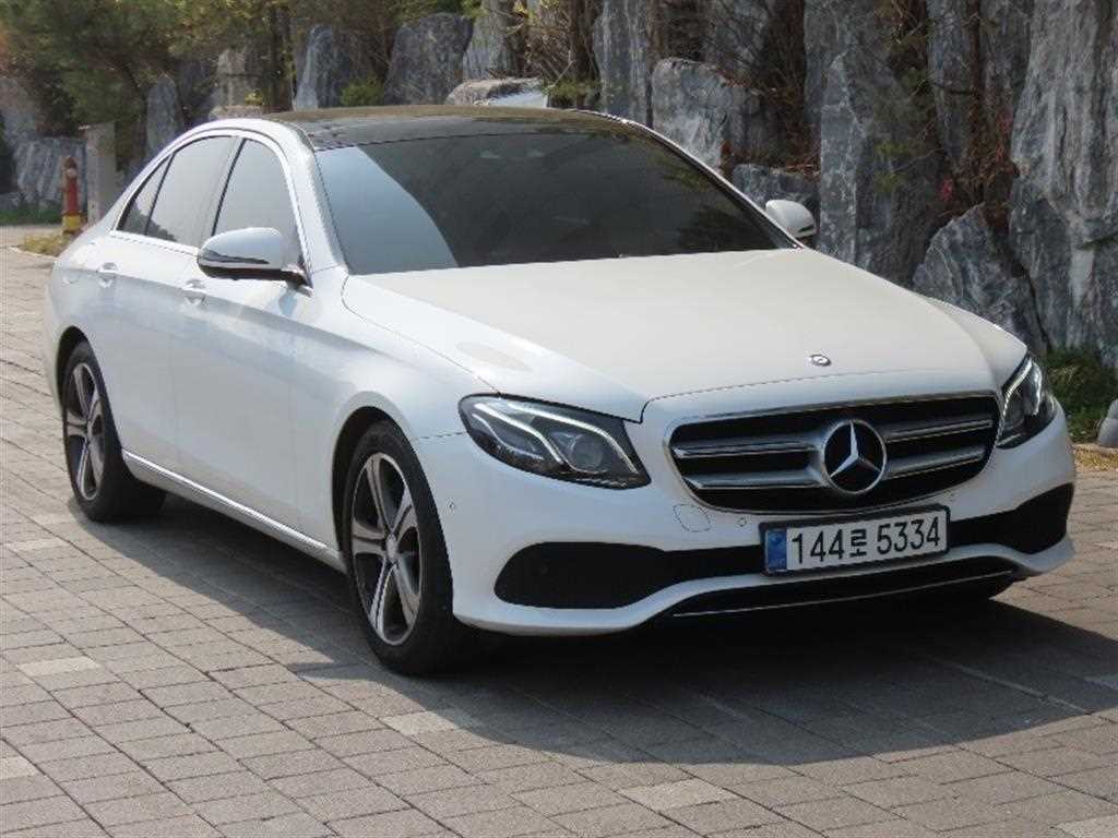 Mercedes Benz E class - Vista 2