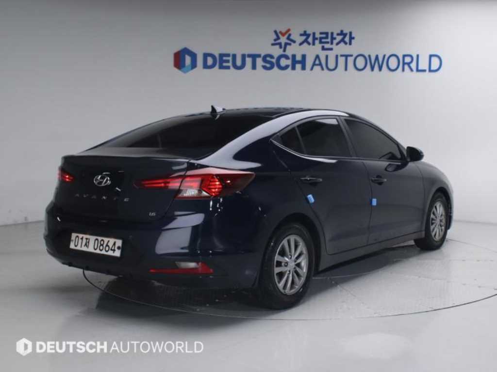 HYUNDAI Avante - Vista 2