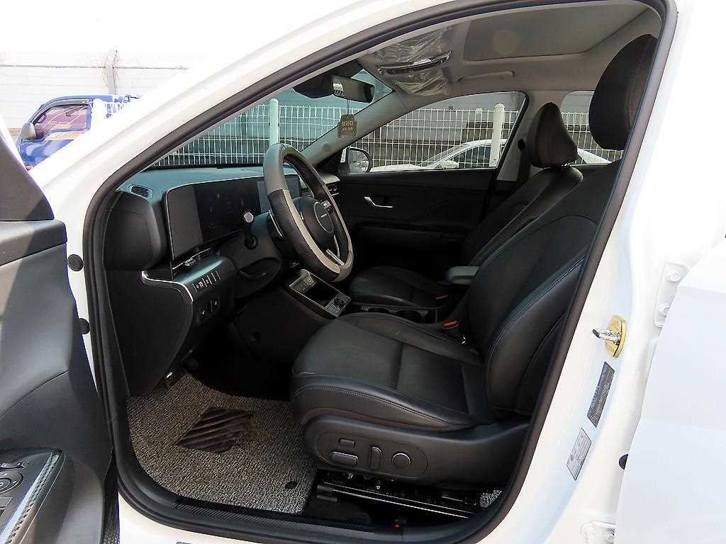 HYUNDAI Kona - Vista 5