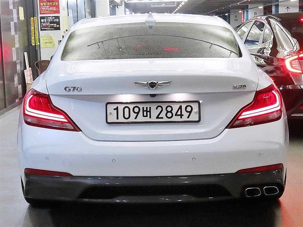 Genesis G70 - Vista 5