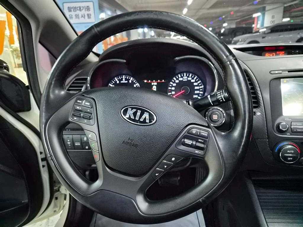 KIA K3 - Vista 8