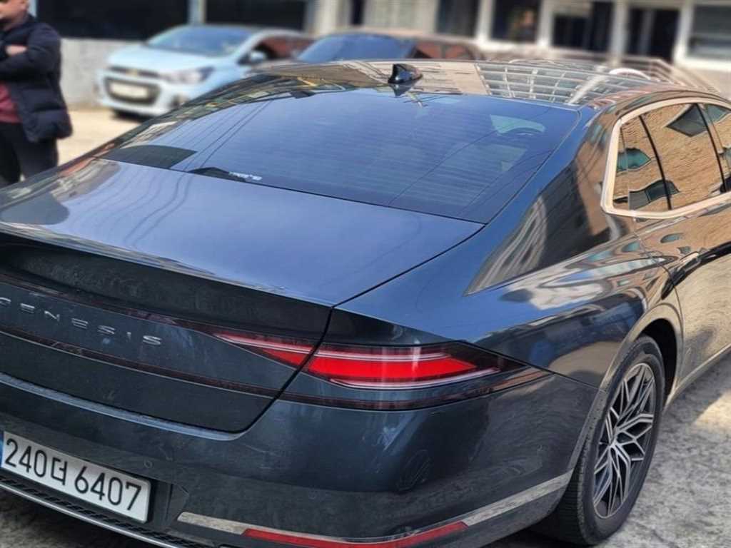 Genesis G90 - Vista 6