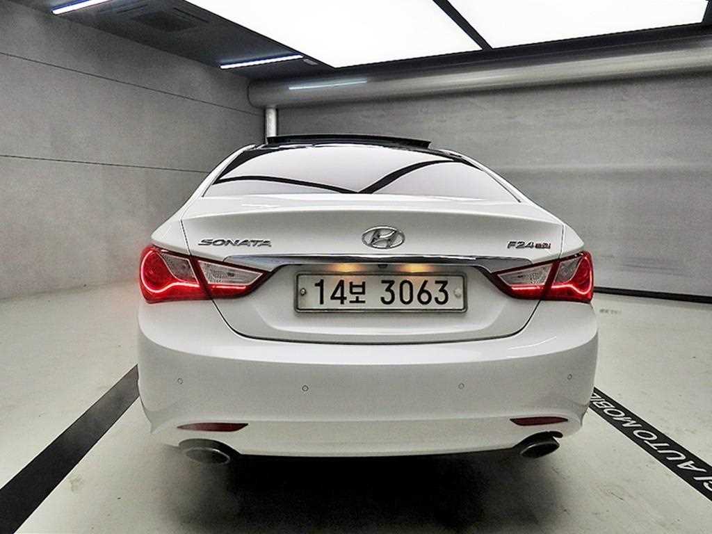 HYUNDAI Sonata - Vista 3