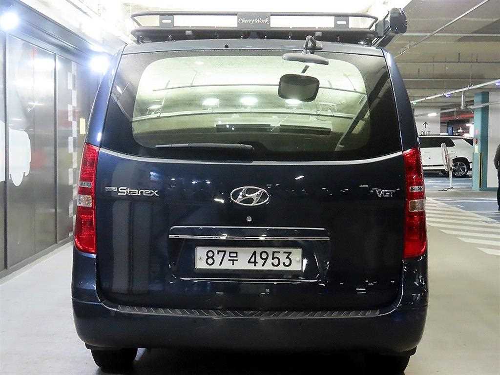 HYUNDAI Starex - Vista 5