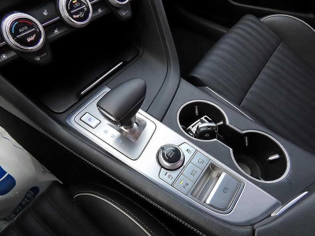 Genesis G70 - Vista 10