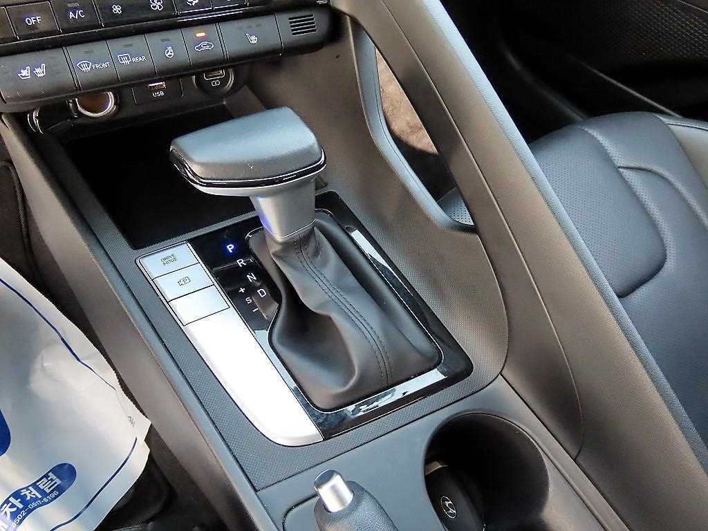 HYUNDAI Avante - Vista 10